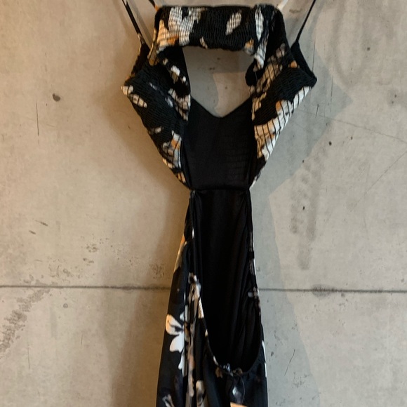 Open waist and back flowy floral maxi dress - Picture 7 of 8